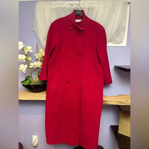 Elegant Vintage Red Wool Coat with removable cape/scarf - Picture 3 of 13